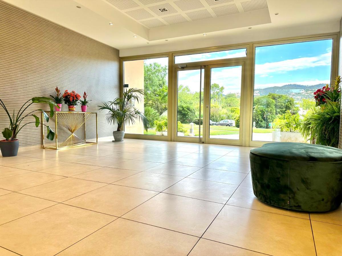 My Resid Appart Cannes Marina Vue Mer Mandelieu Exterior foto